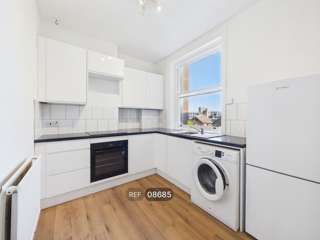 Property photo 2 of 6 Kitchen