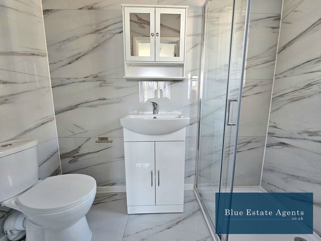 Property photo 1 of 7 Shower Suite