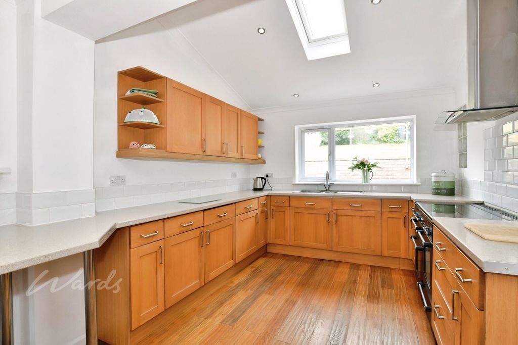 Property photo 2 of 15 Broomhill Kitchen 1