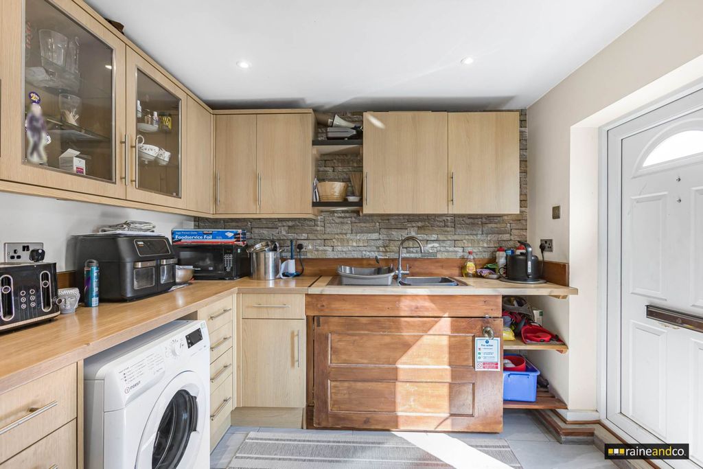 Property photo 2 of 46