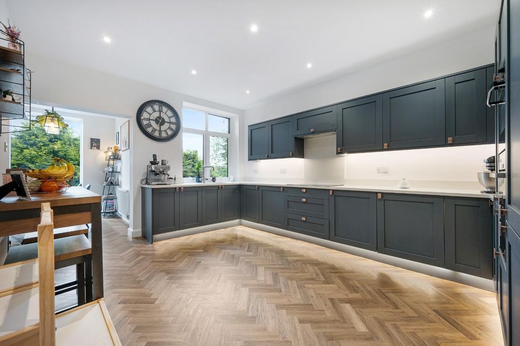 Property photo 2 of 34 29 Limes Avenue Hdr-18.Jpg