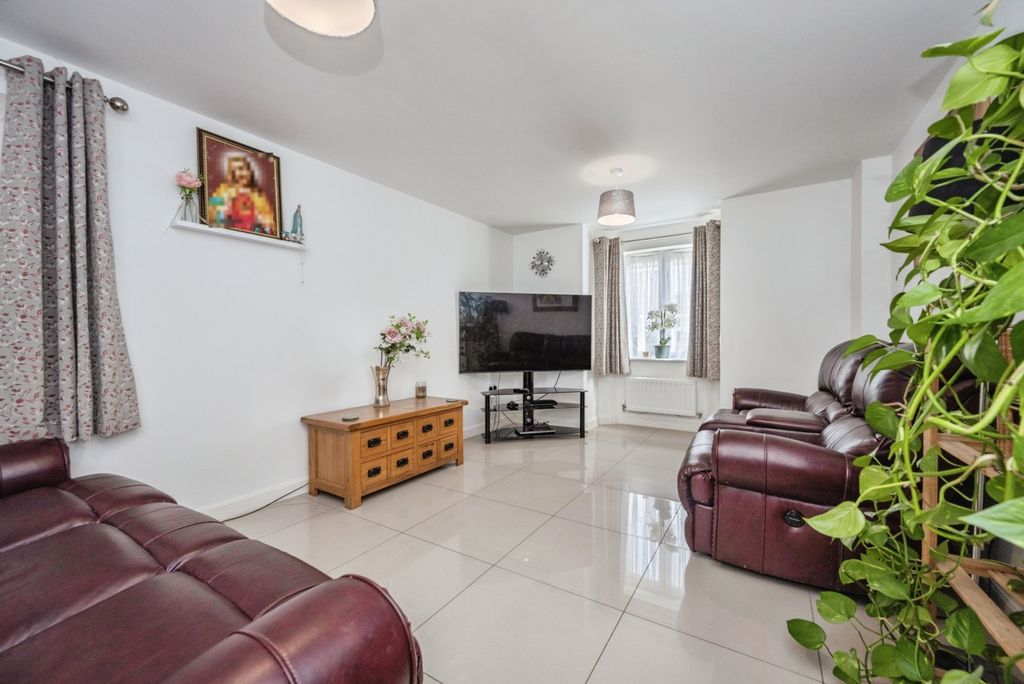 Property photo 2 of 17 Photo