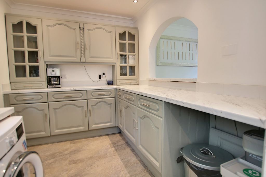 Property photo 3 of 17 2702543