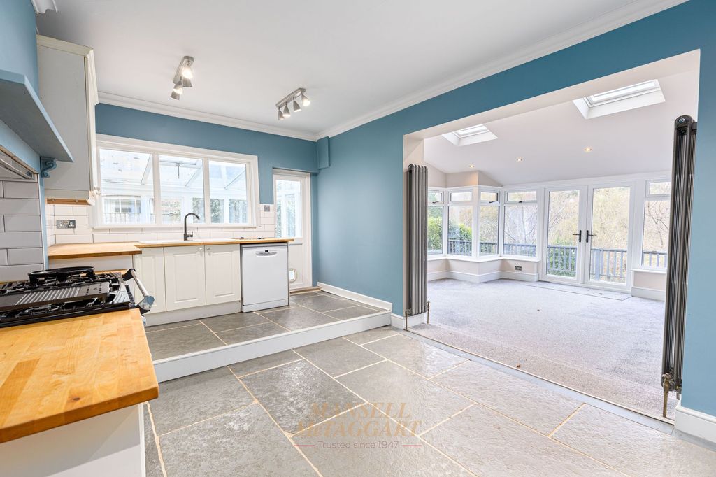 Property photo 3 of 31