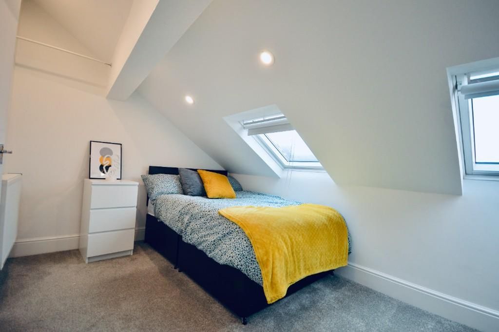 Property photo 1 of 15 This Inviting Double Bedroom Features A Cozy Bed A...