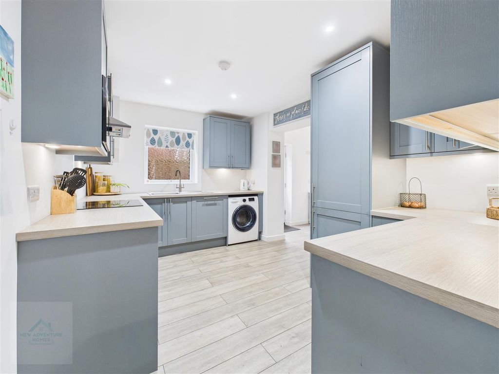 Property photo 2 of 28 Cam04675G0-Pr0035-Still012.Jpg