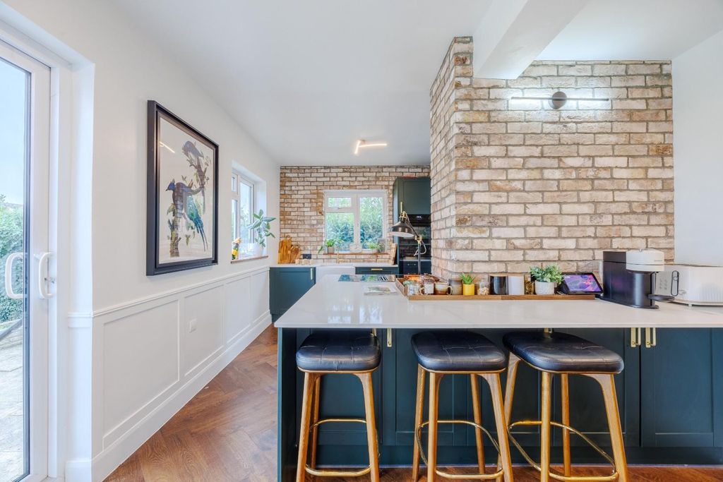 Property photo 2 of 33 Kitchen