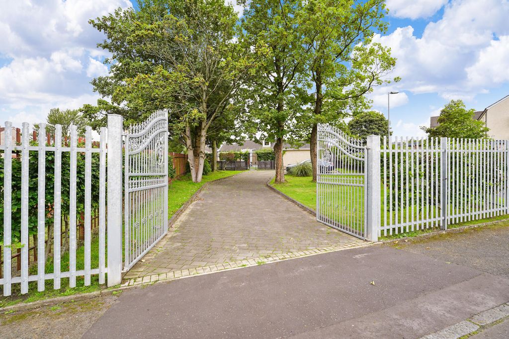 Property photo 2 of 32 Driveway