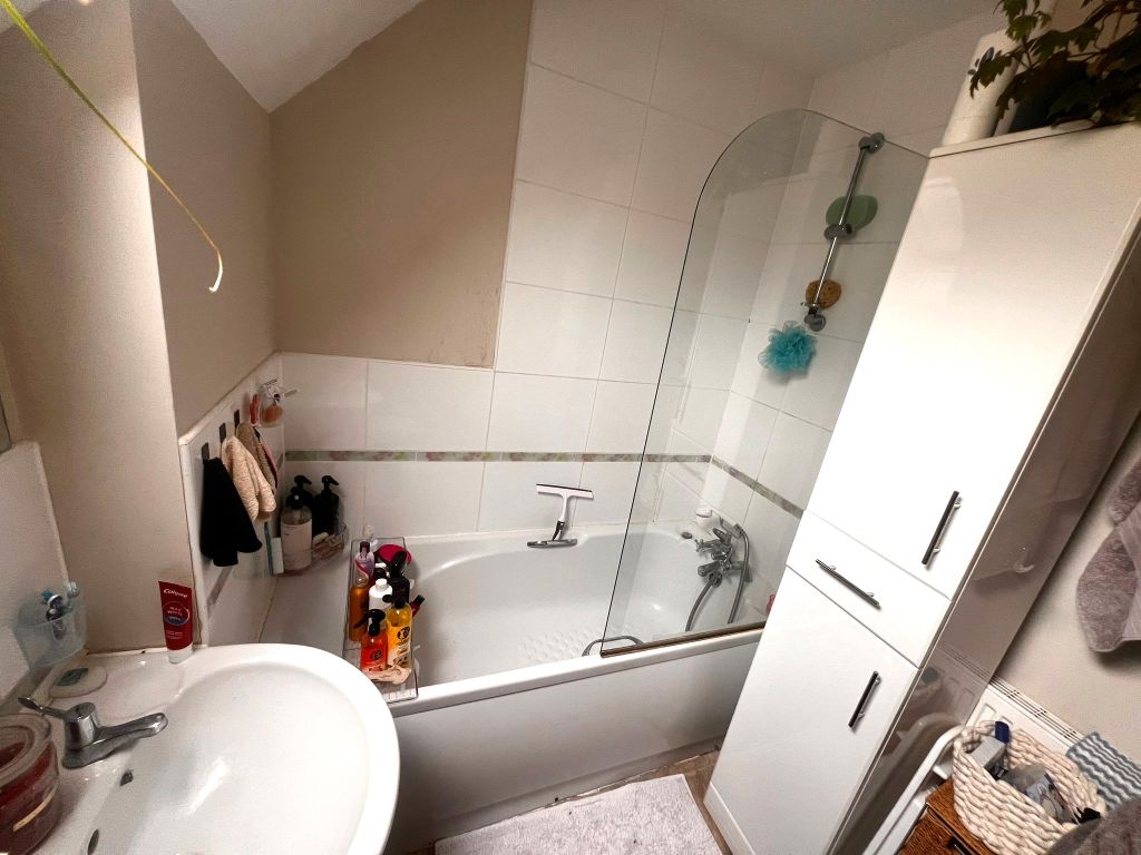 Property photo 2 of 4 Bathroom