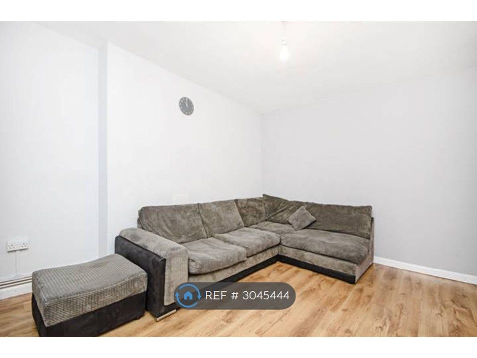 Property photo 3 of 7 Living Room