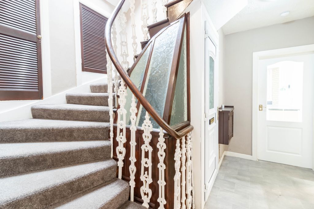 Property photo 2 of 26 Hallway