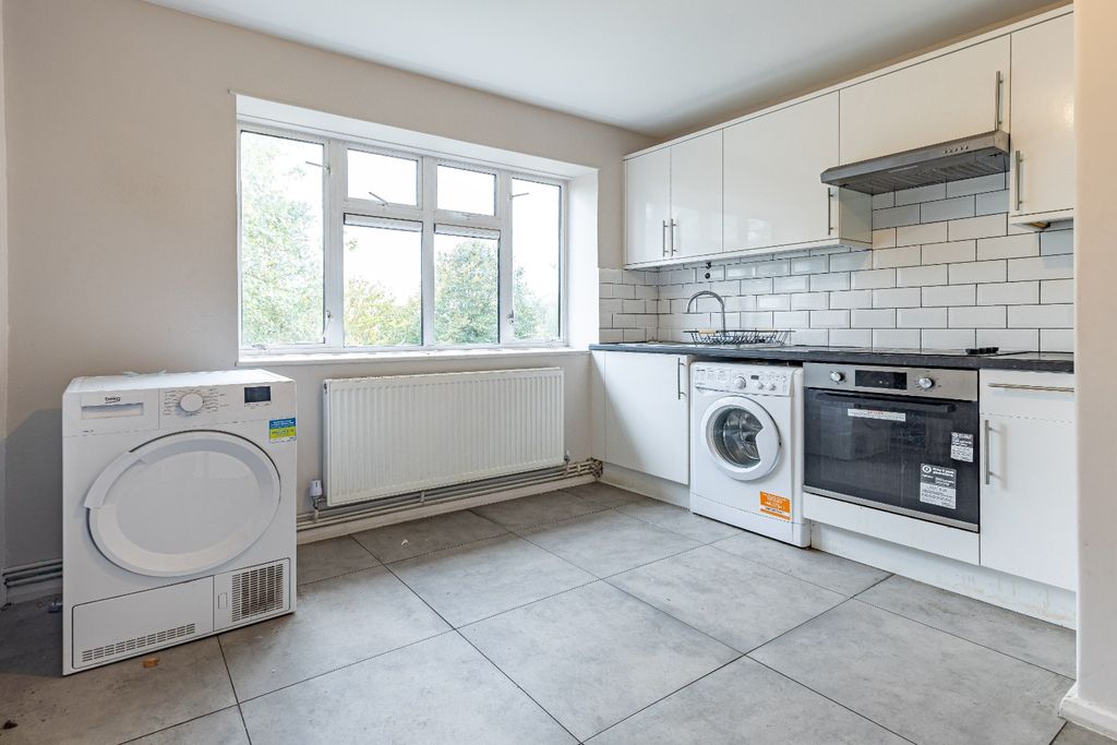 Property photo 2 of 14 4612033