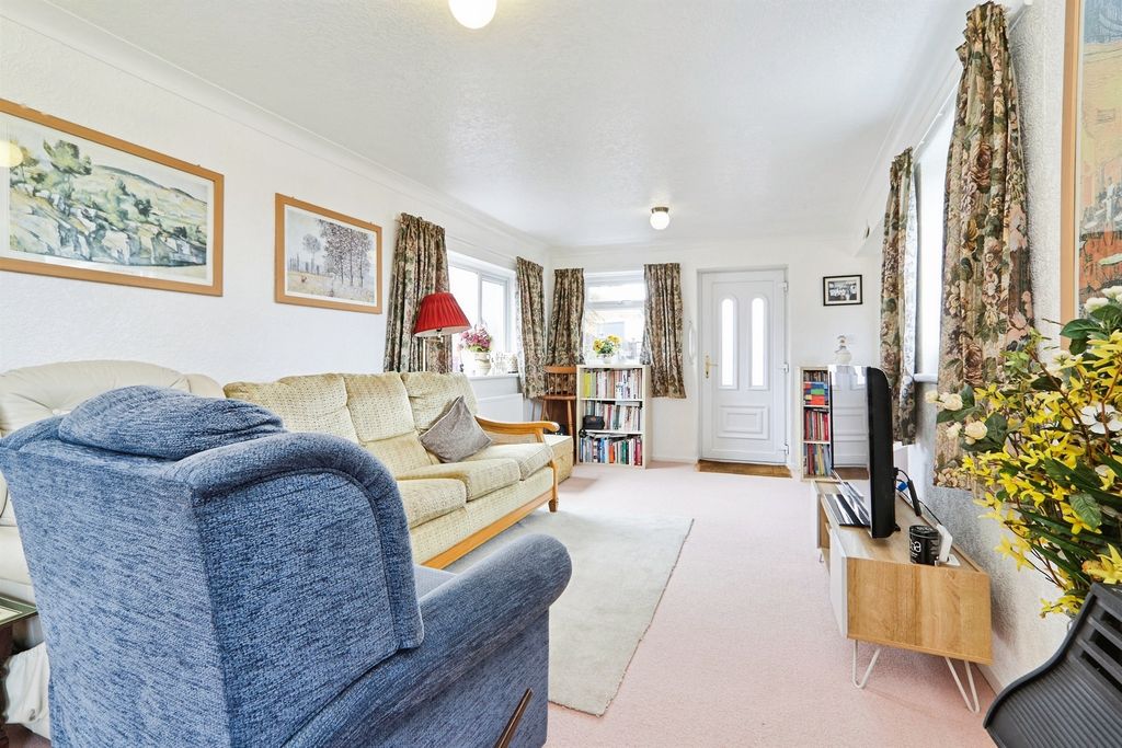 Property photo 2 of 20