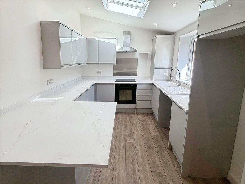 Property photo 2 of 10 Kitchen