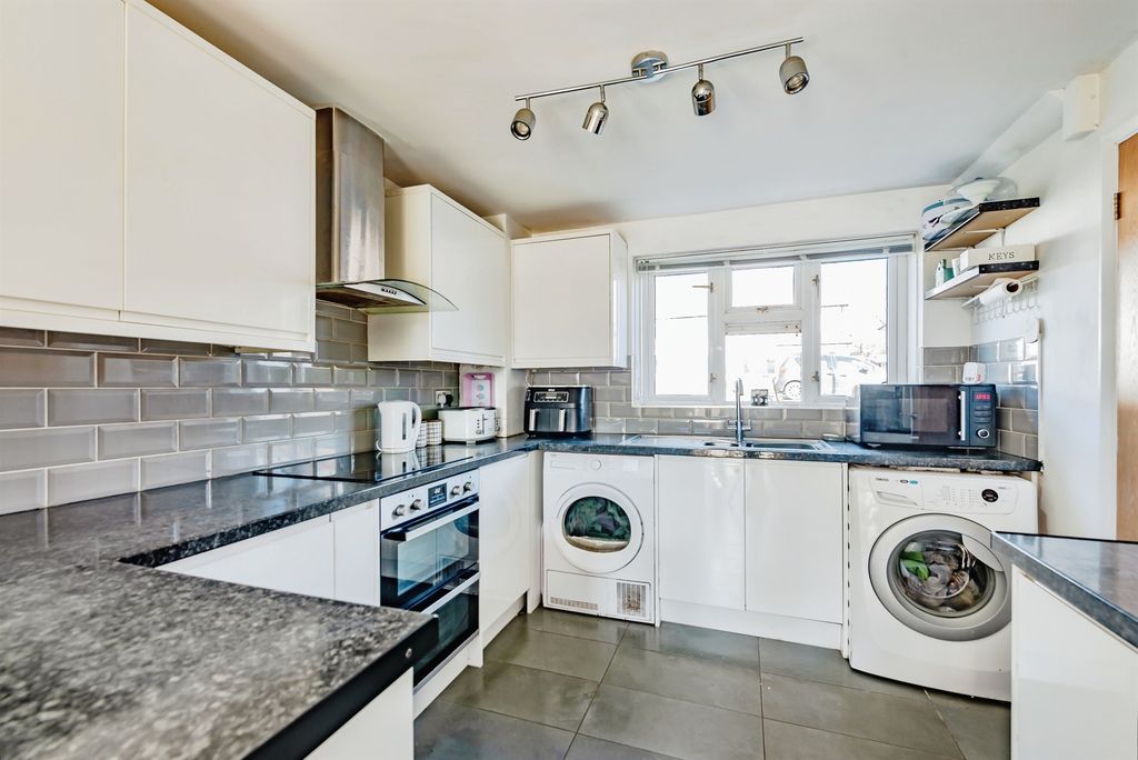 Property photo 3 of 17