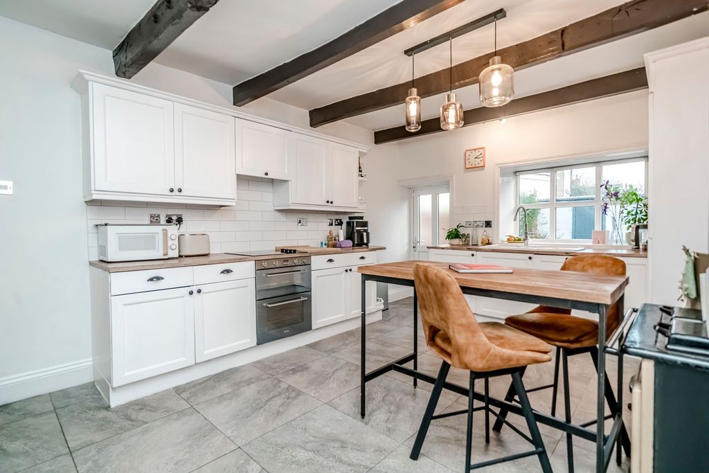 Property photo 3 of 36