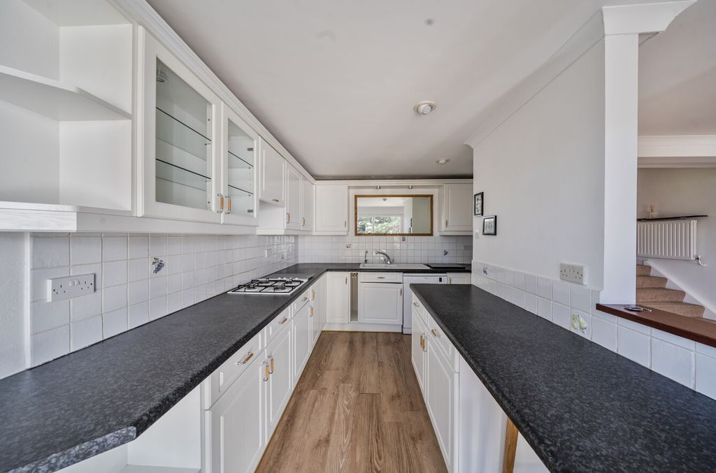 Property photo 3 of 13 1360065-9-68Dbe25...