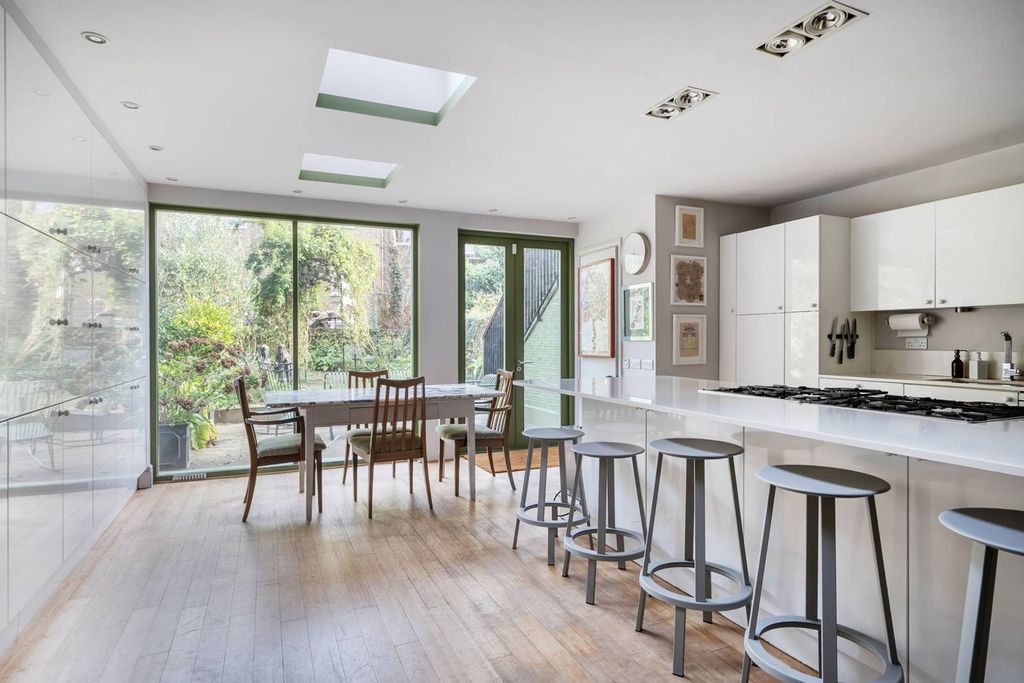 Property photo 1 of 23