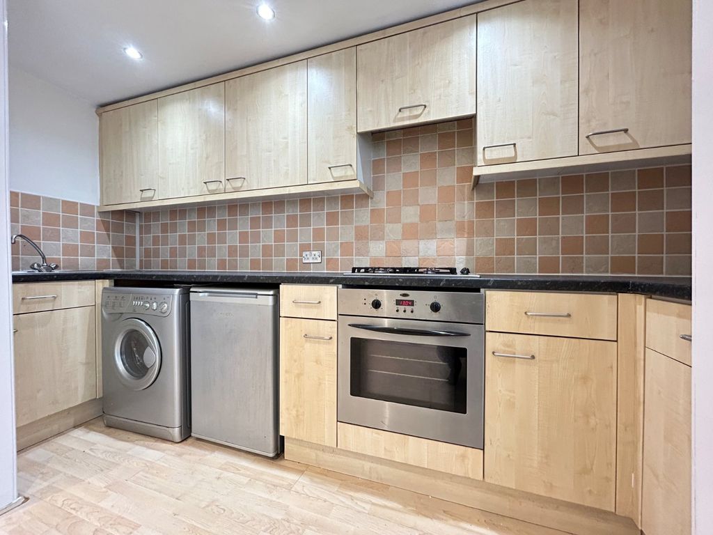 Property photo 2 of 11 Picture No. 21