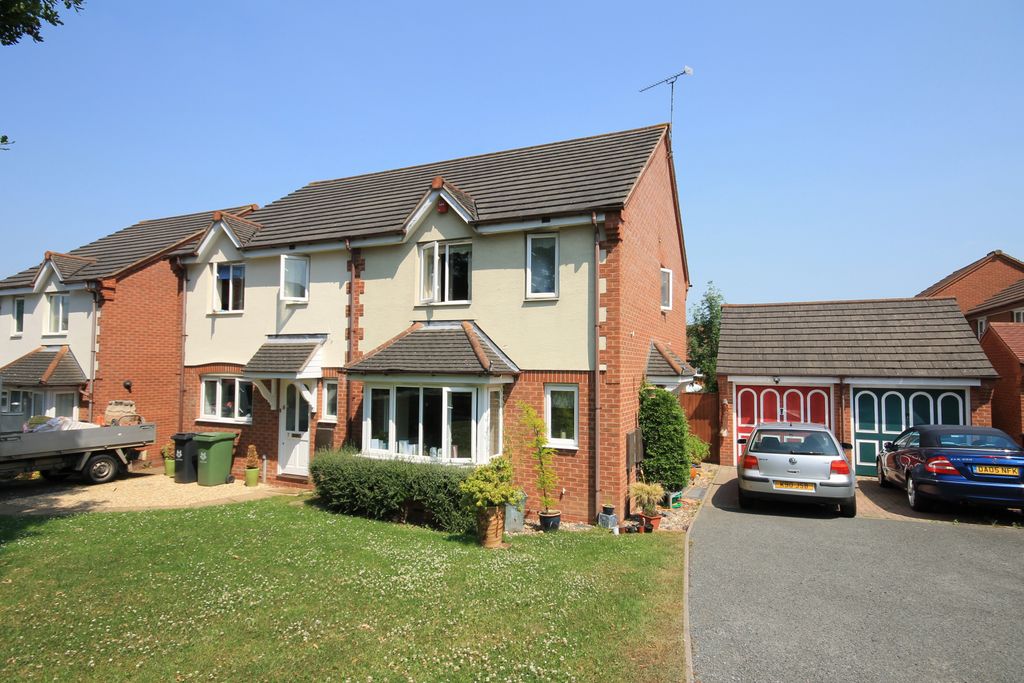 Property photo 1 of 11 Stunning 3 Bedroom Semi Detached Family Home