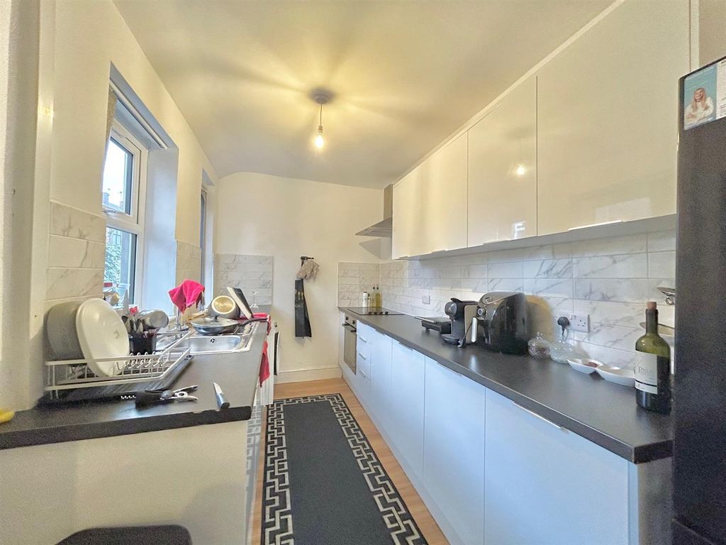 Property photo 3 of 7 Kitchen.Jpg