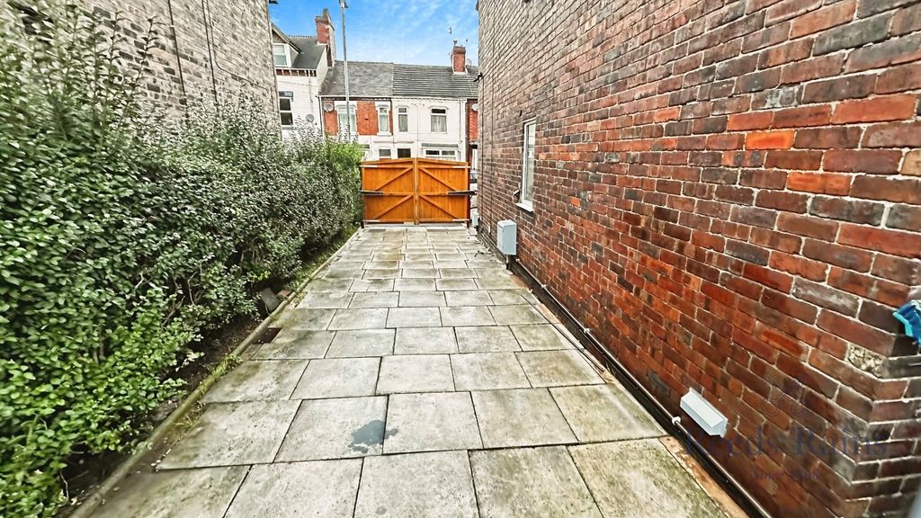 Property photo 3 of 5 Picture No. 06