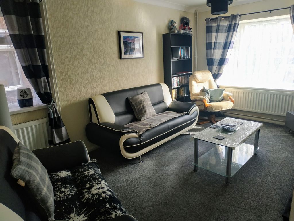 Property photo 3 of 6 Living Room