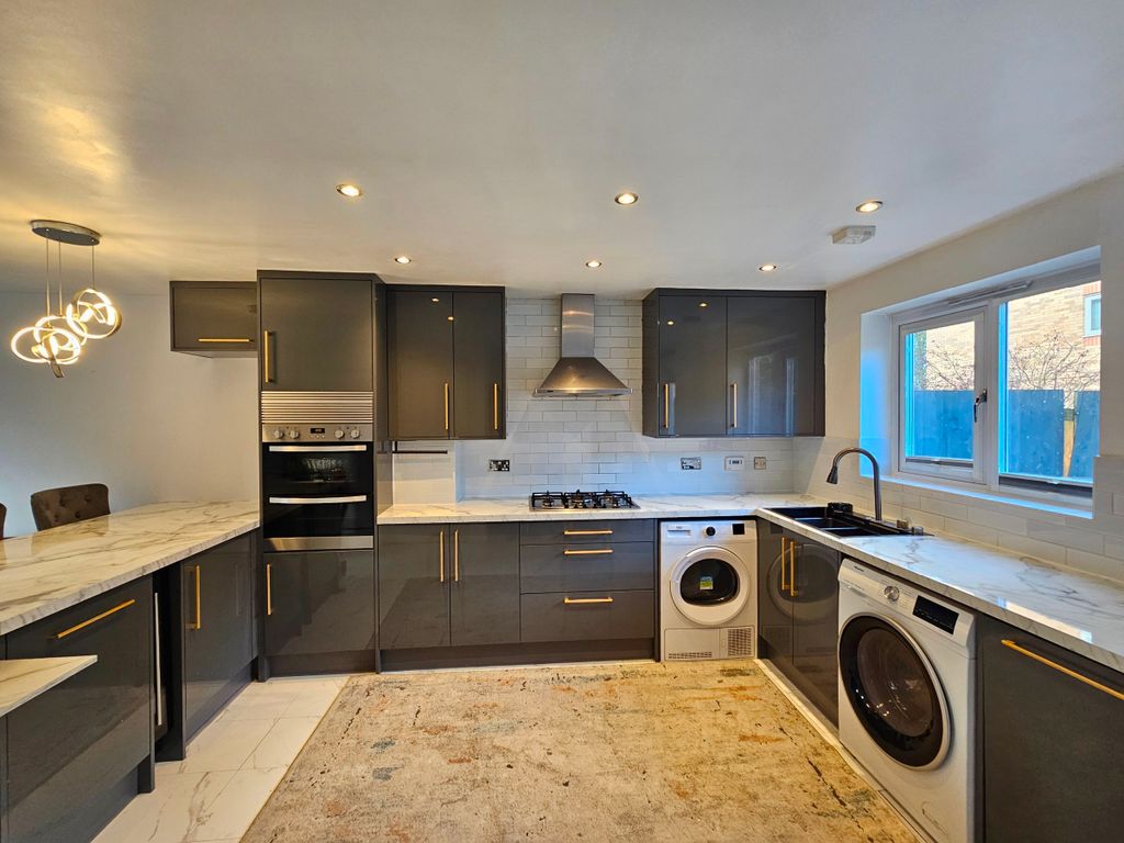 Property photo 2 of 30