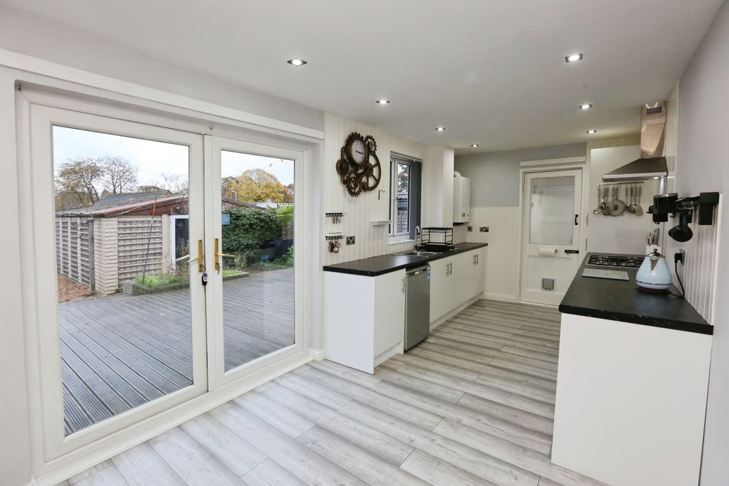 Property photo 2 of 20