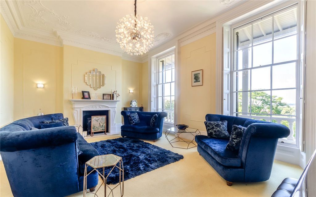 Property photo 2 of 20 Sitting Room