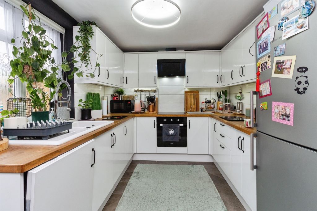 Property photo 2 of 14