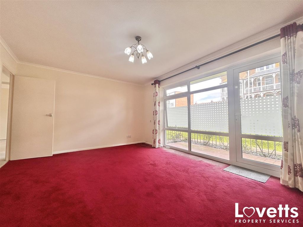 Property photo 1 of 13 Living Room