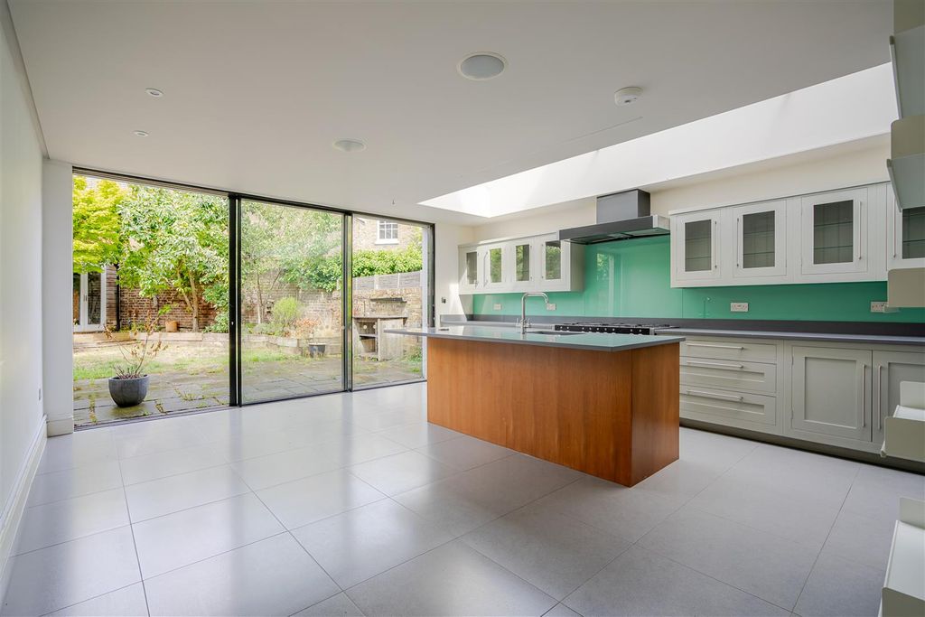 Property photo 2 of 11