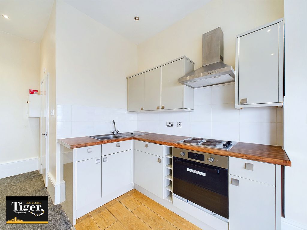 Property photo 3 of 8 Cam02176G0-Pr0444-Still002