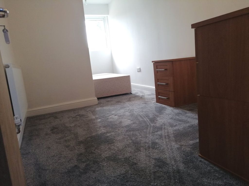 Property photo 1 of 6 Large Double Room