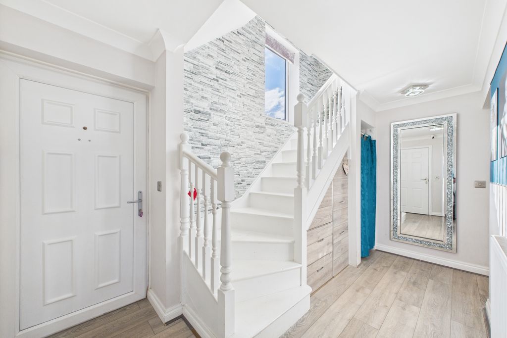 Property photo 2 of 25 Ewemove Spalding - Chamomile Way - Hallway