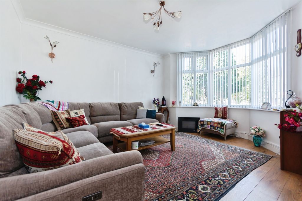 Property photo 2 of 18