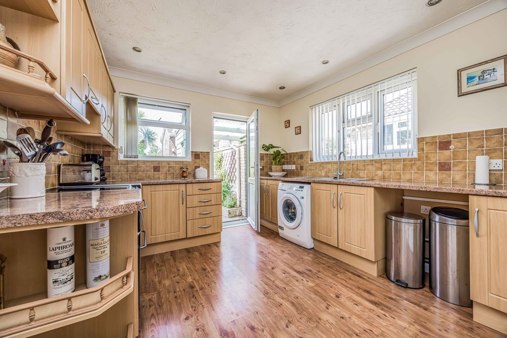 Property photo 3 of 19 Photo 10