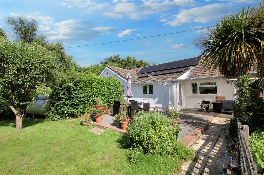 Property photo 3 of 54 Gardens