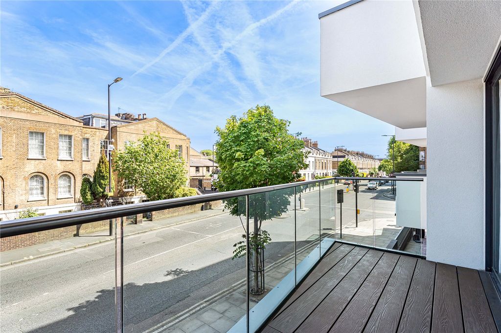 Property photo 3 of 18 Balcony