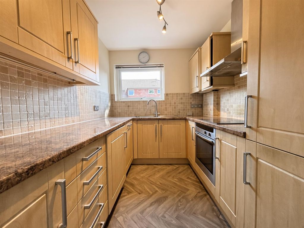 Property photo 3 of 12