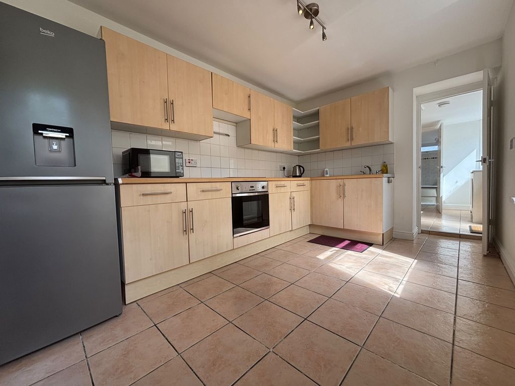 Property photo 3 of 11 4672Cdfd-F660-4A7F-Afca-Ecde8382A530