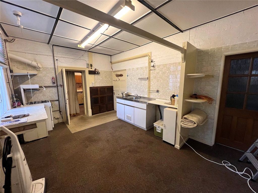 Property photo 3 of 18 Utility Room