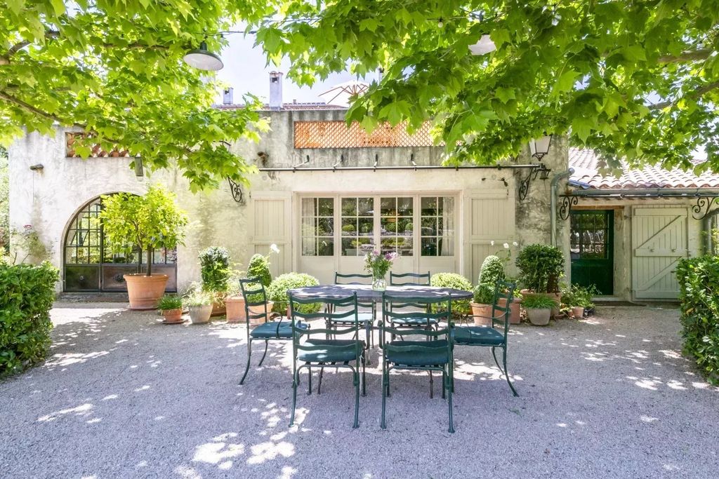 Property photo 2 of 27