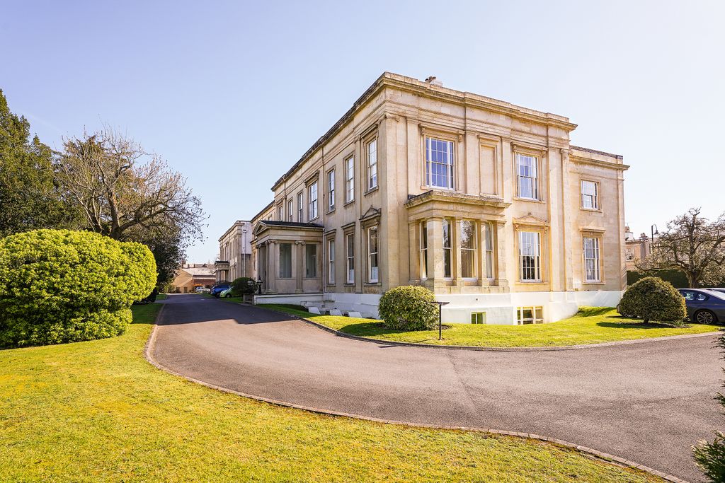 Property photo 2 of 18