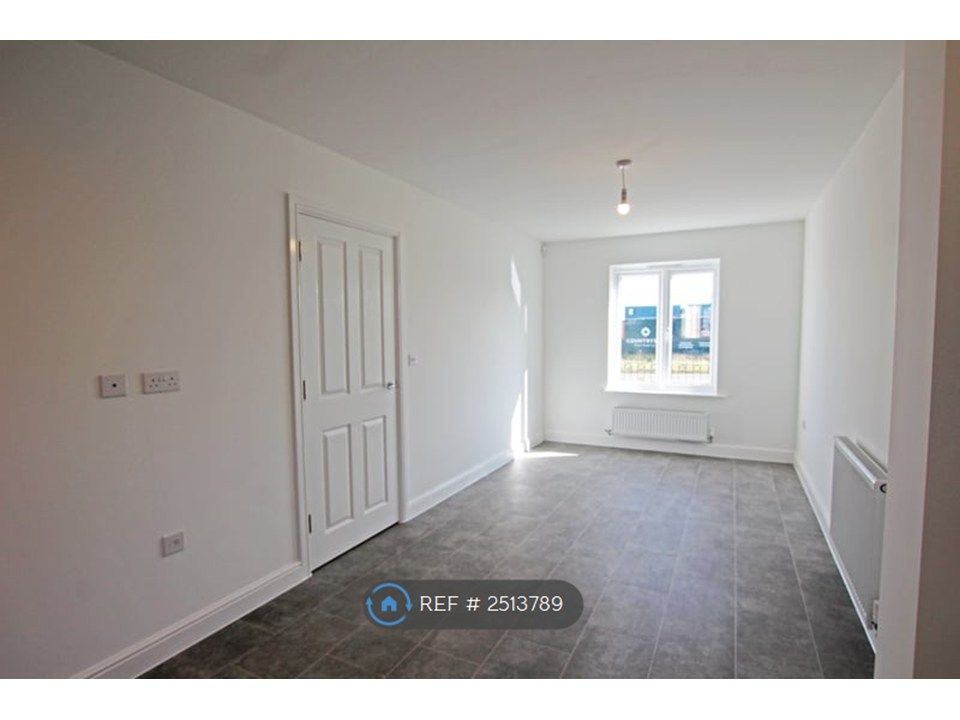 Property photo 2 of 12 Living Room/Dining Area