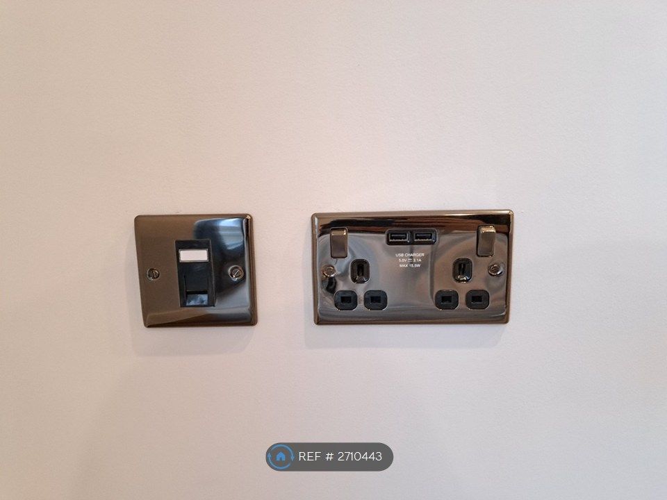 Property photo 3 of 11 Ubs Sockets