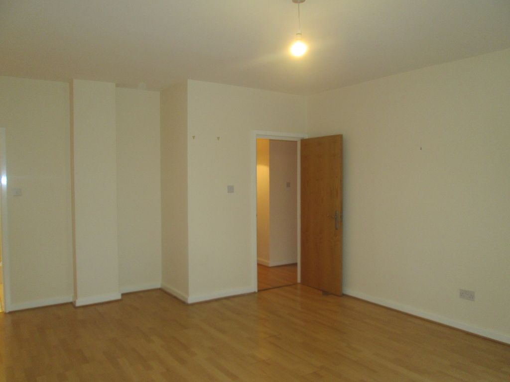 Property photo 3 of 14 Master Bedroom
