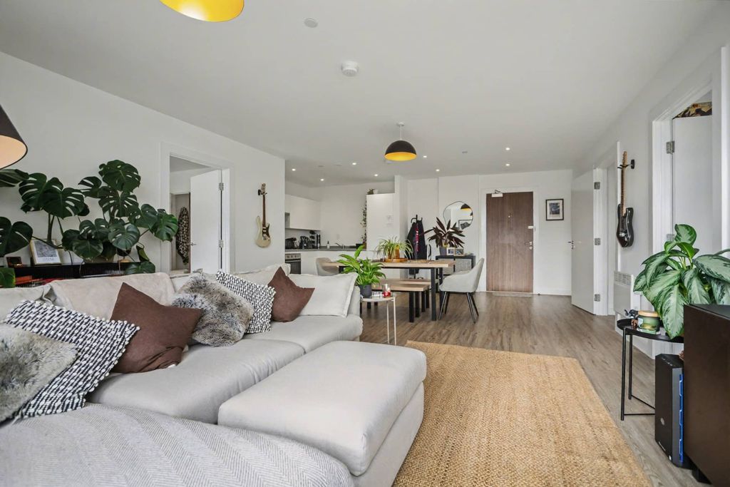 Property photo 1 of 16 104 Victory Place - Image 1