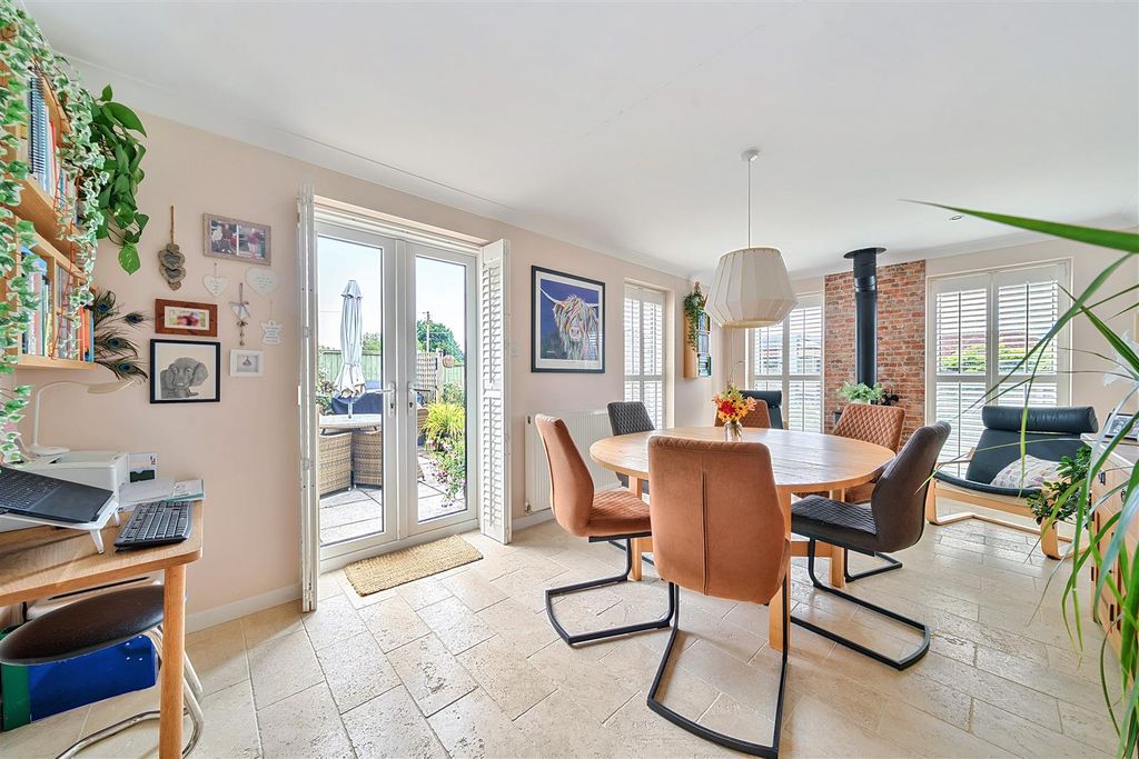 Property photo 3 of 18 Dining Room